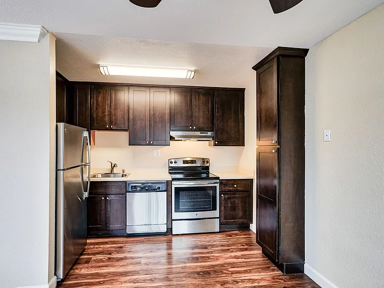 Cypress Pointe — Photo 23