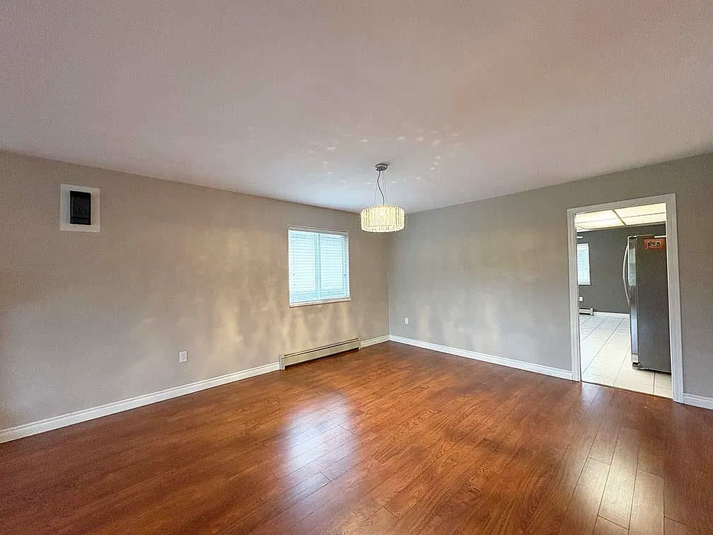 4 bed, 2370 sqft, $3,700 — Photo 4