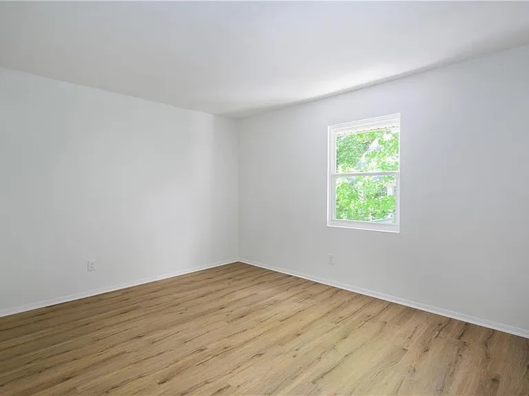 1170 Greenwich St SW #3 — Photo 9