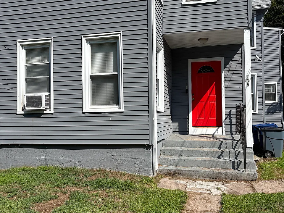 135 York St #2