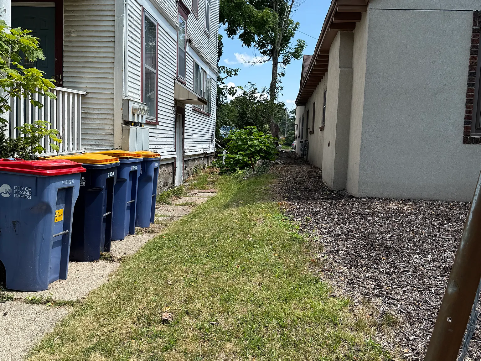 2 bed, 1041 sqft, $1,600 — Photo 2