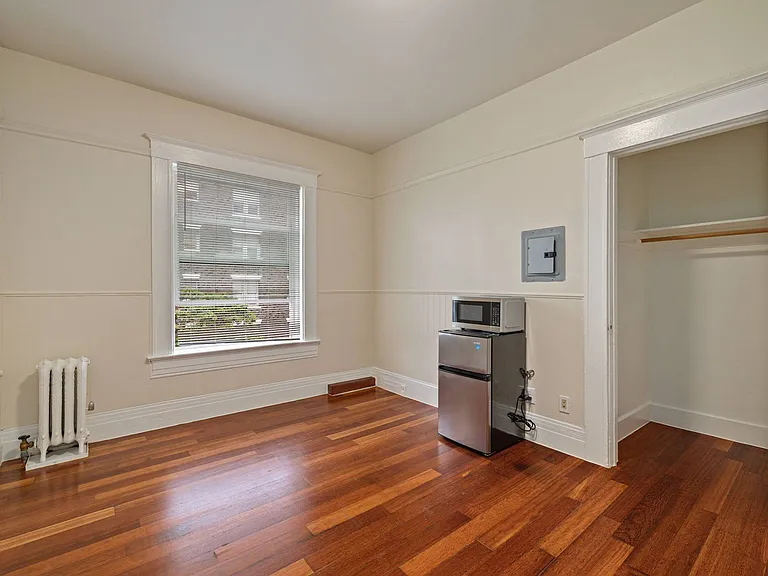 1008 Larkin — Photo 18
