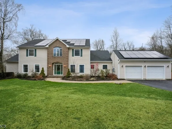 9 Nuthatch Ct, Allamuchy Twp., NJ 07840