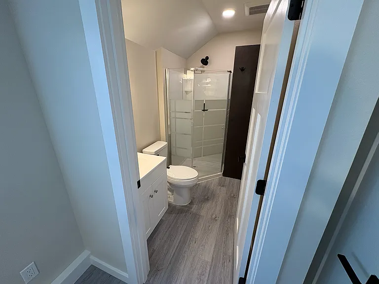205 E 3rd St #B — Photo 8
