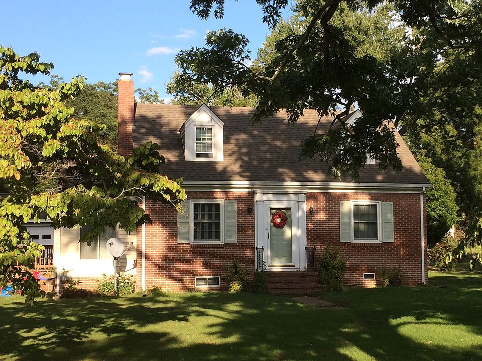 1st image of 161 Lakeside Dr