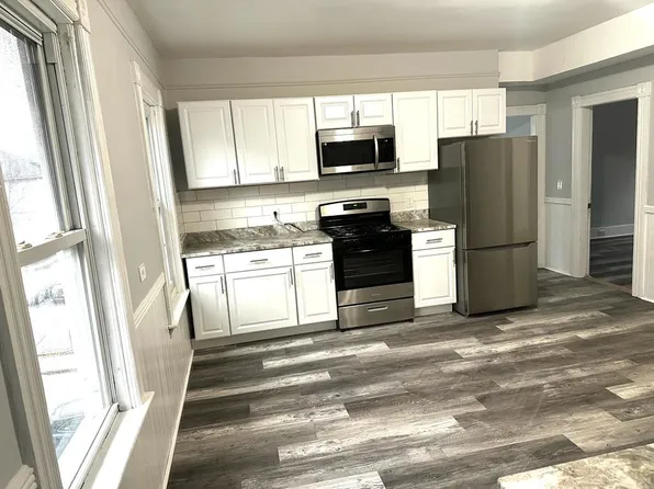 19 Seymour St APT 3, Worcester, MA 01610