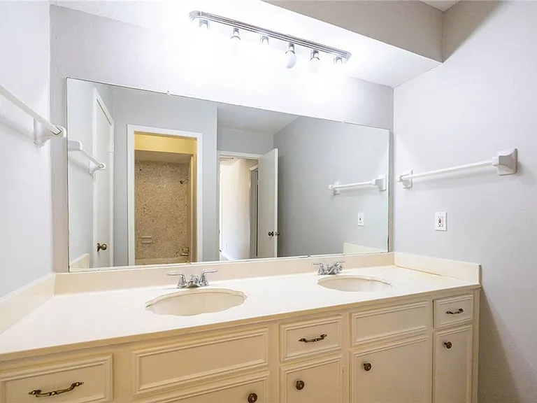 8323 Forest Ridge Rd — Photo 19
