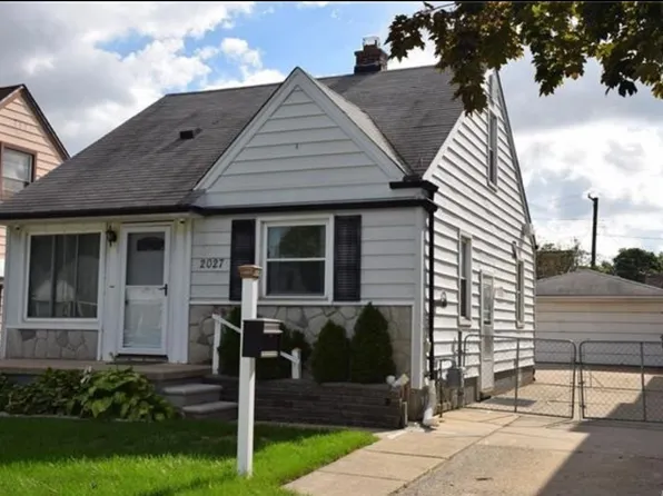 2027 Chestnut St, Dearborn, MI 48124