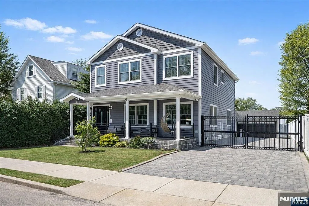 171 Pleasant Ave photo 1