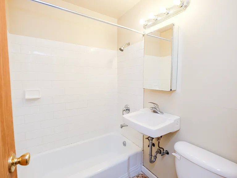Minnehaha Apartments — Photo 10