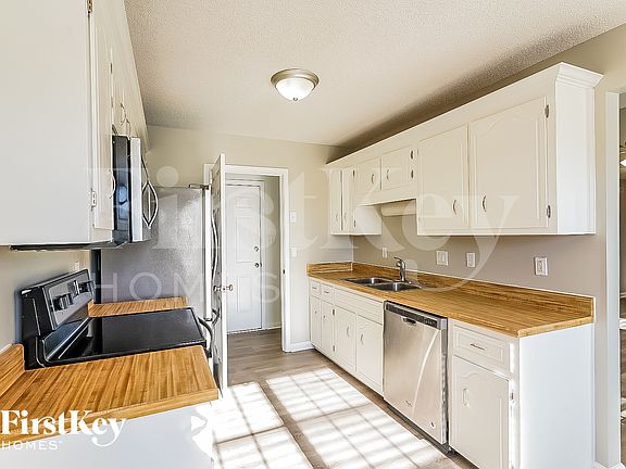 5th image of 3884 Mackenzie Dr