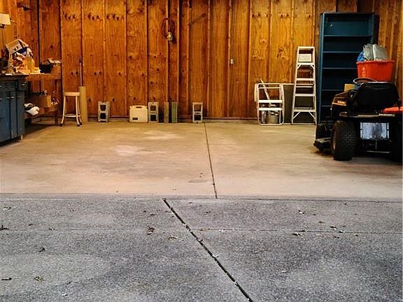 5th image of 744 Hine Ave