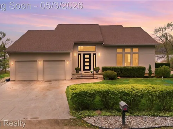 11677 Old Hamburg Rd, Whitmore Lake, MI 48189