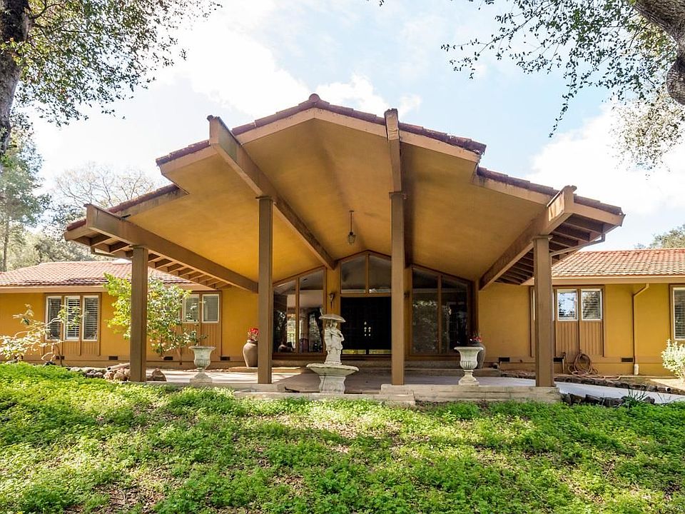2nd image of 890 Mountain Home Rd