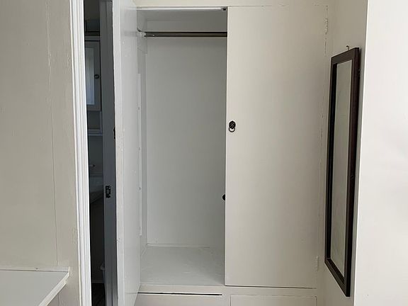4th image of 4804 York Blvd #1/2
