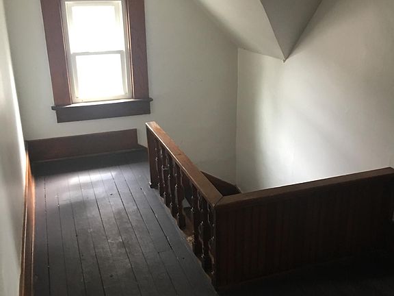 2nd image of 312 E Lincoln Ave