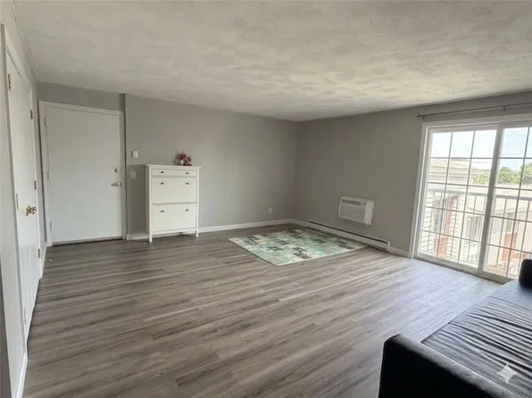 300 Smithfield Rd #B2-24, Providence, RI 02904