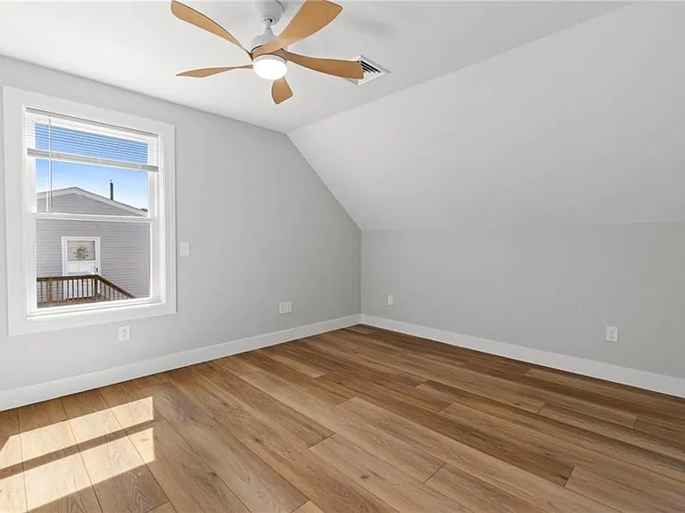 51 Pine St — Photo 22