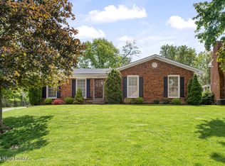 505 Cherry Point Dr, Douglass Hills, KY 40243