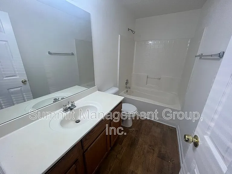 2810 Lakeside Cir — Photo 12