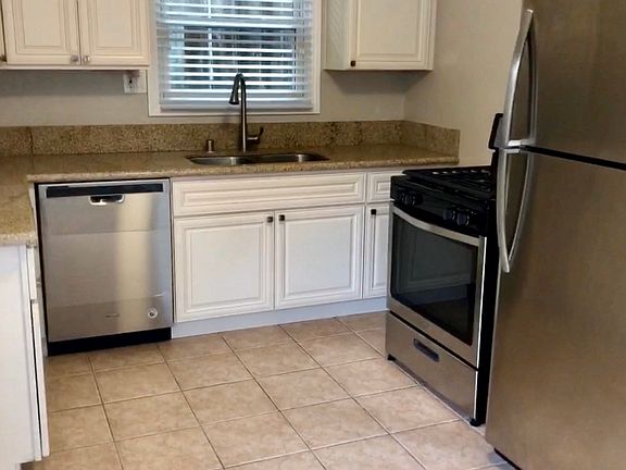 2nd image of 3749 Mississippi St