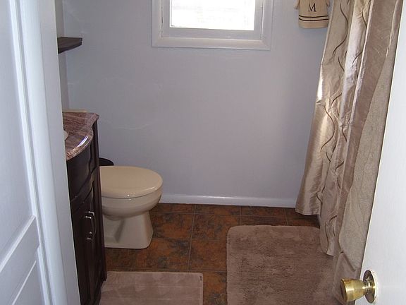 5th image of 320 Burlington Ave