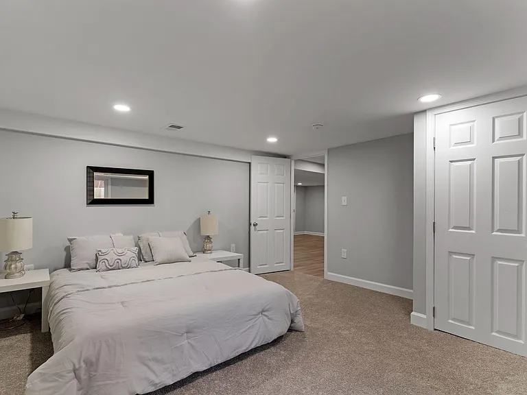 Lee Pl — Photo 1