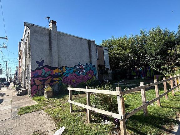 3rd image of 1904 E Somerset St