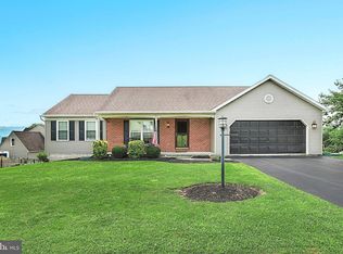 45 Abbey Dr, Mount Wolf, PA 17347