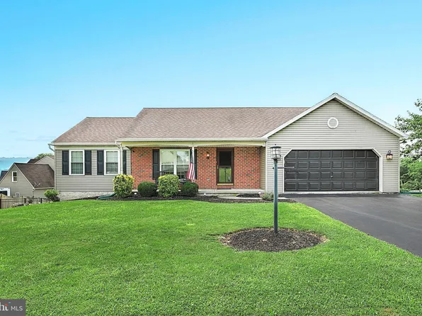 45 Abbey Dr, Mount Wolf, PA 17347