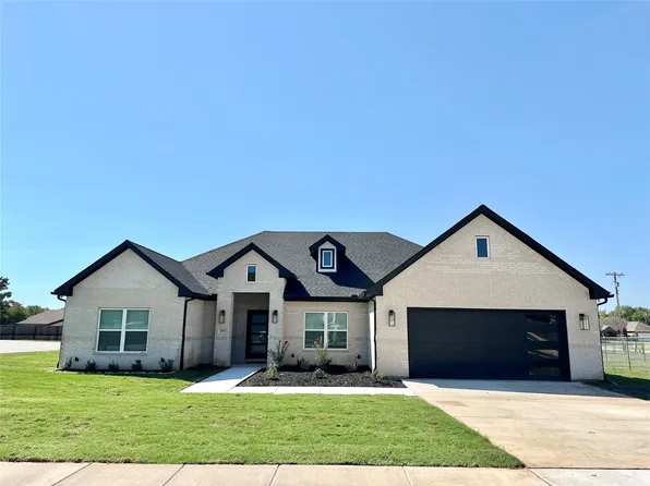 303 Third, Lindsay, TX 76250