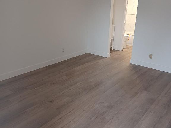 3rd image of 1600 Carmel Dr APT 20