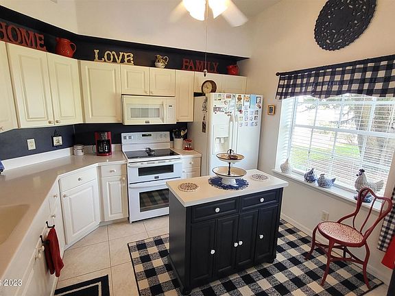 3rd image of 4925 Lake Waterford Way W APT 1