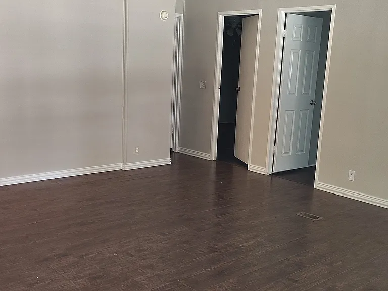 25051 Twin Oaks Dr — Photo 2