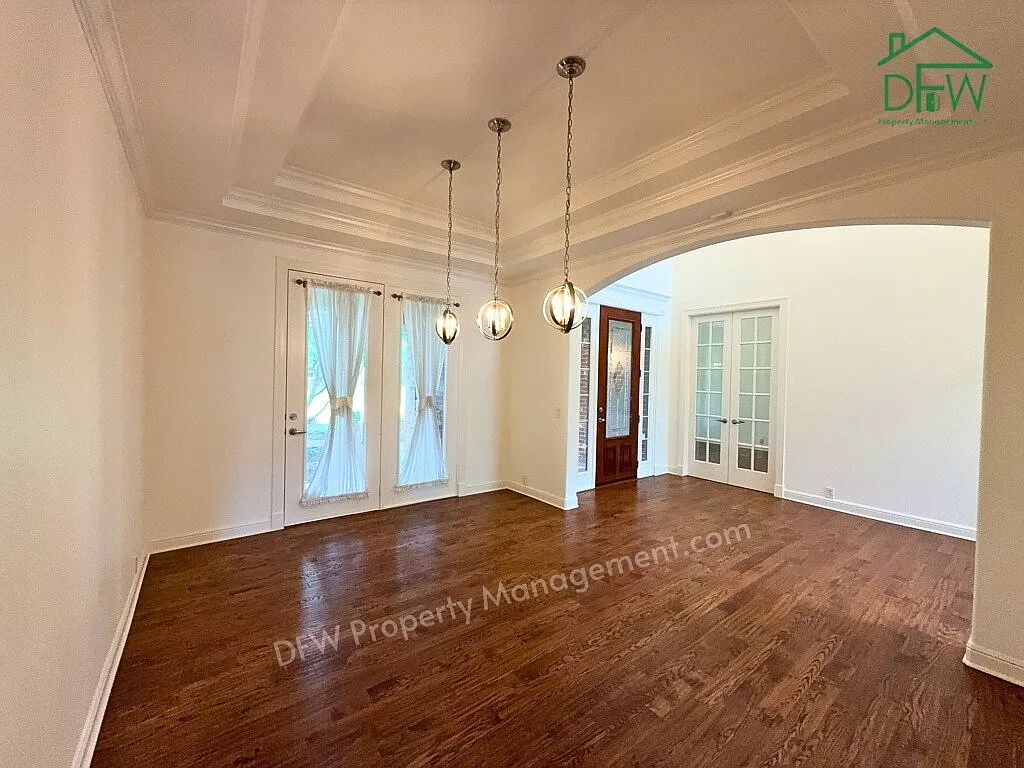 5 bed, 6.0 bath, 4865 sqft, $7,995 — Photo 4