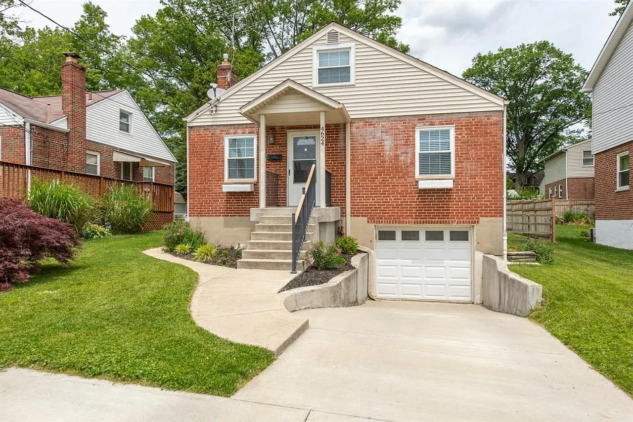 3 bed, 1204 sqft, $2,050 — Photo 1