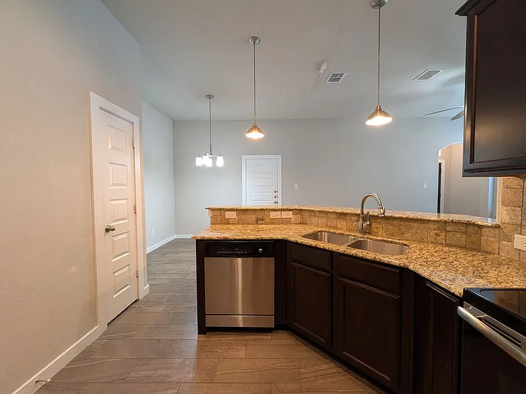 371 Creekside Curv — Photo 9