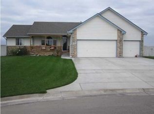 1230 N Oak Ridge Ct, Goddard, KS 67052