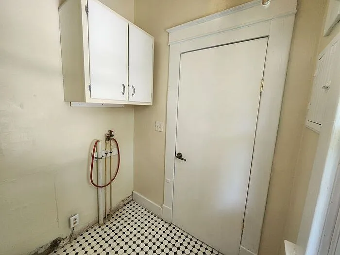 2639 Fenwood Ave — Photo 4