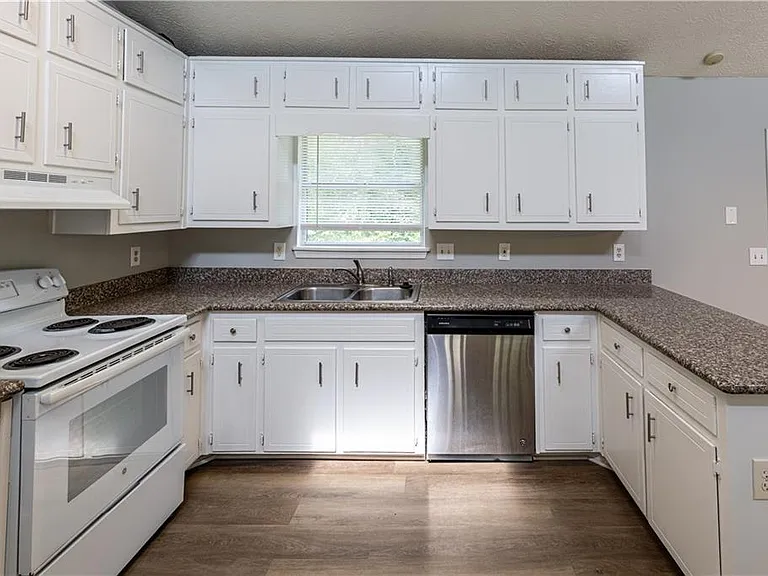 409 Arnold Rd — Photo 9