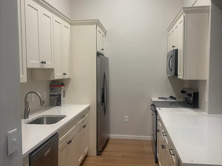 1568 Lonsdale Ave #3 — Photo 6