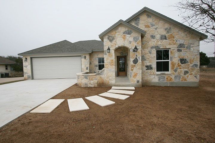 1st image of 807 Lacey Oak Cir