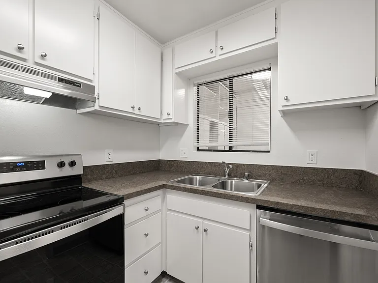 5580 Lake Park Way #28 — Photo 11