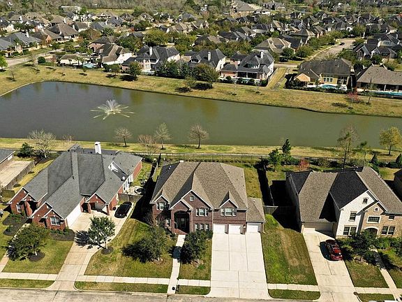 3rd image of 2556 Estrada Dr
