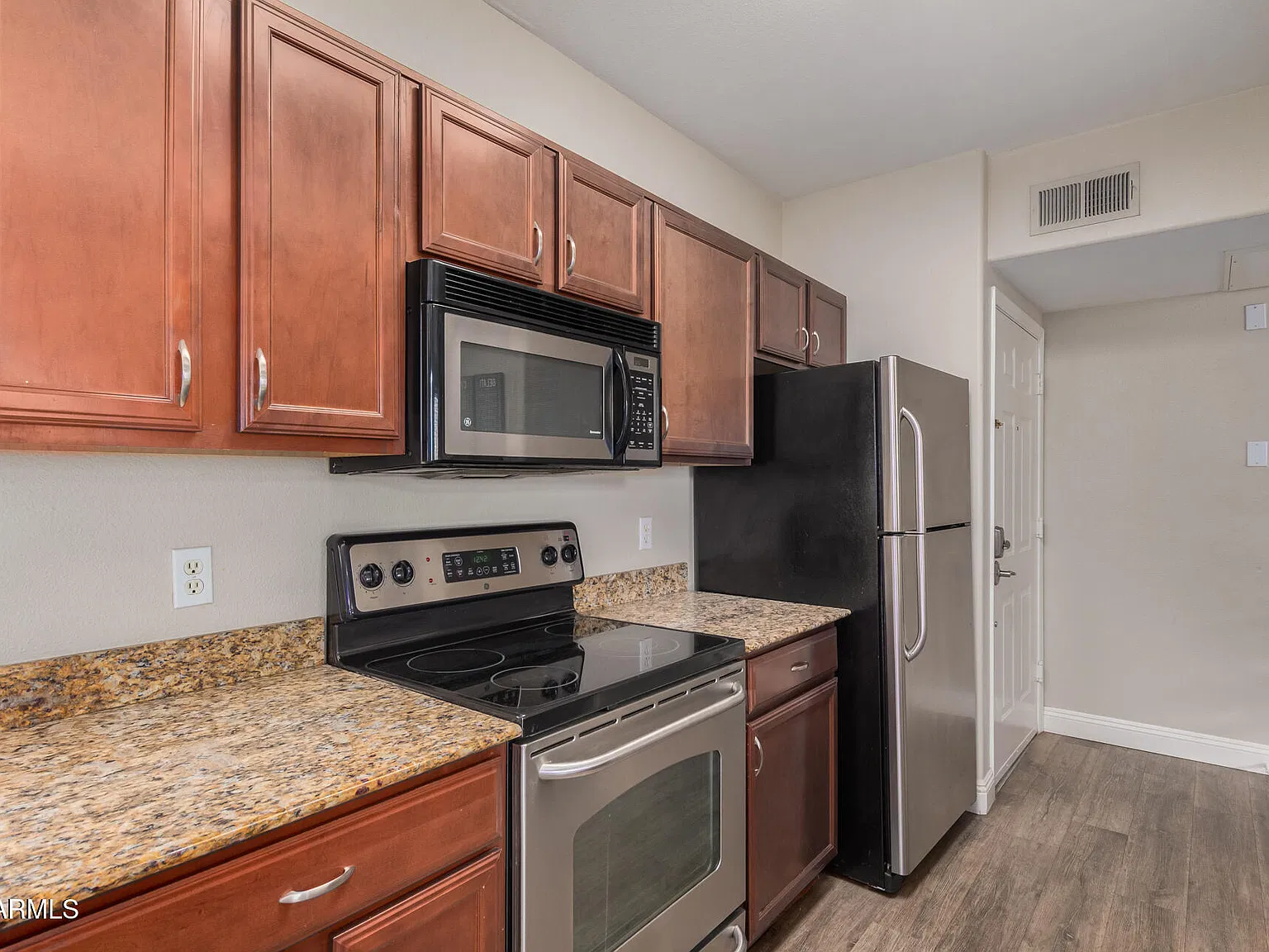 3 bed, 2.0 bath, 1282 sqft, $1,935 — Photo 4