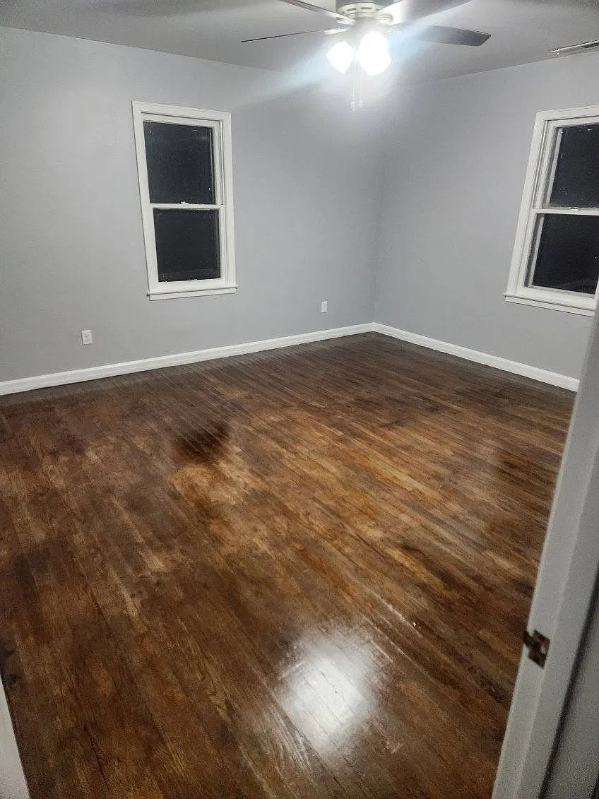 800 E Broadway Street - 800 — Photo 2