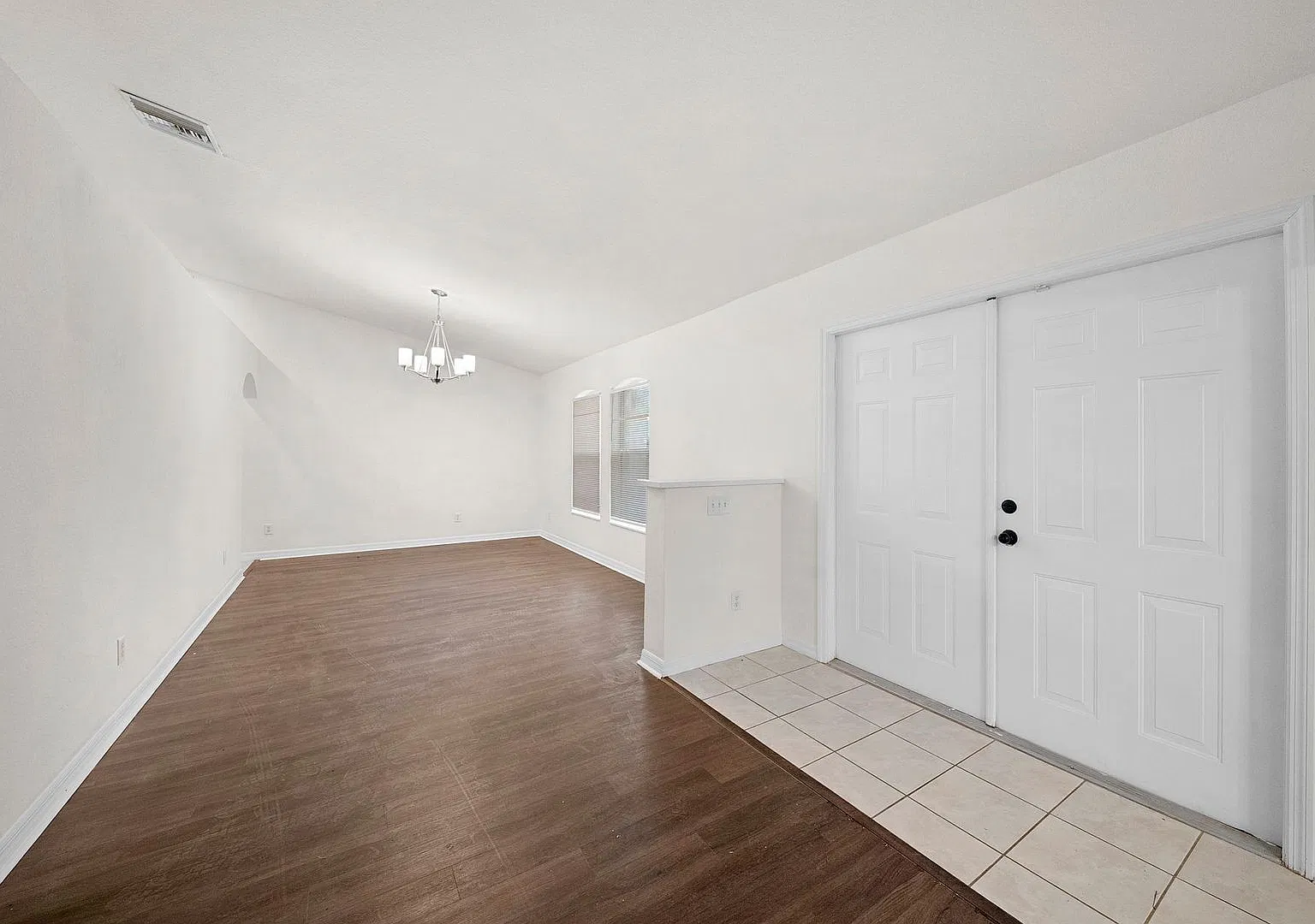Newly remodeled kitchen 3 bedrooms 2 bathroom home in Lehigh Acres — Photo 3