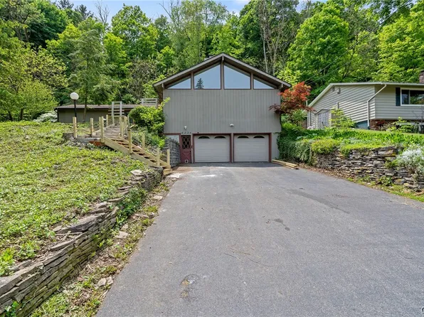 4226 Wolf Hollow Rd, Syracuse, NY 13219