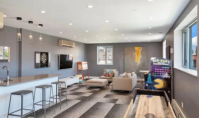 Rented by EXR | media 28