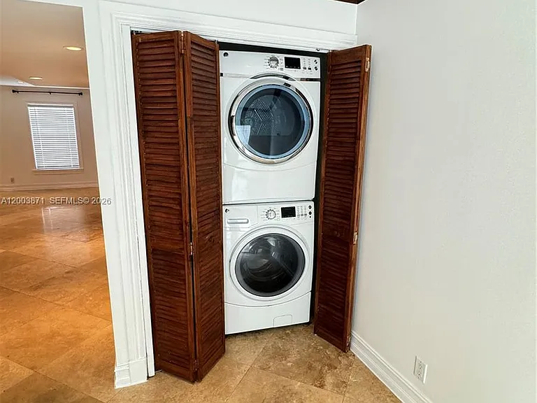 3920 Woodside Dr #2 — Photo 7